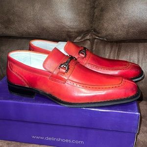 Burgundy men's dress shoe size 10.